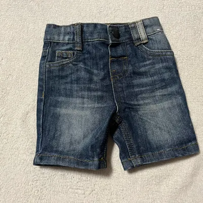 Très beau short en jean pour bébé garçon 